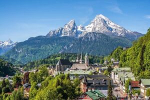 Private Eagle's Nest and King's Lake Tour from Salzburg - Salzburg pickup, then southbound history in motion