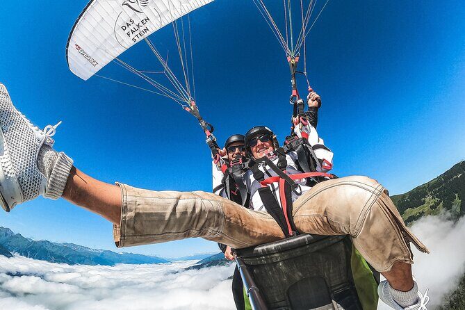 Private tandem flight Classic from the Schmittenhöhe in Zell am See - Safety first: harness, helmet, and pilots who keep it calm