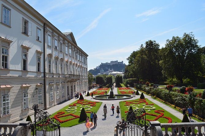 Salzburg Old Town Highlights Private Walking Tour - Where the tour starts: Marktfrauen-Brunnen and how the timing works