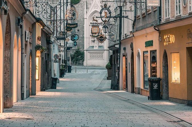 Salzburg Oldtown: Sightseeing Walking Tour with Licensed Local Guide - Time, Pacing, and Value for Money