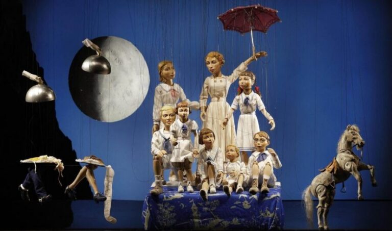 Salzburg: Puppetry Highlights Show at the Marionettentheater - The 40-minute program: Magic Flute meets Sound of Music