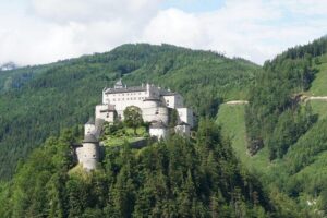 Sound of Music Private Tour including do-re-mi hiking trail - Mondsee wedding chapel: short stop, clear purpose